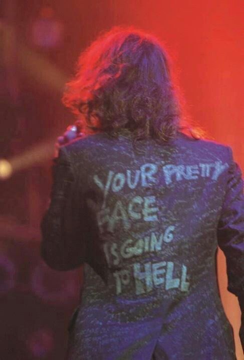 astrangeday17's tweet photo. I need this jacket in my silly life https://t.co/GVkNT5HYnQ