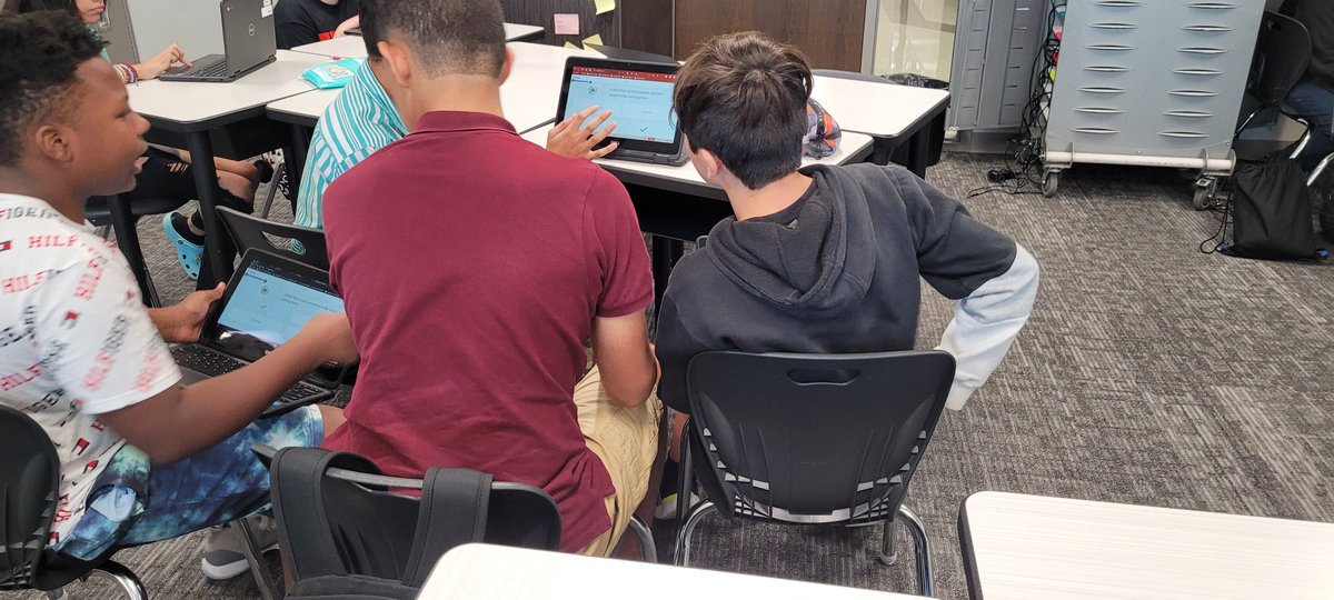 AmericaRainey's tweet photo. This week 6th worked on structured responses in World Cultures using QSSA. Used "parking lot" asking what they learned in science. Introduced them to Quizlet Live to practice geography vocab. It was a great week with @ote_owls. @DrAGarciaOTE @DianaDdyer89 @HEBISDpeople https://t.co/hCvx5dF5qK