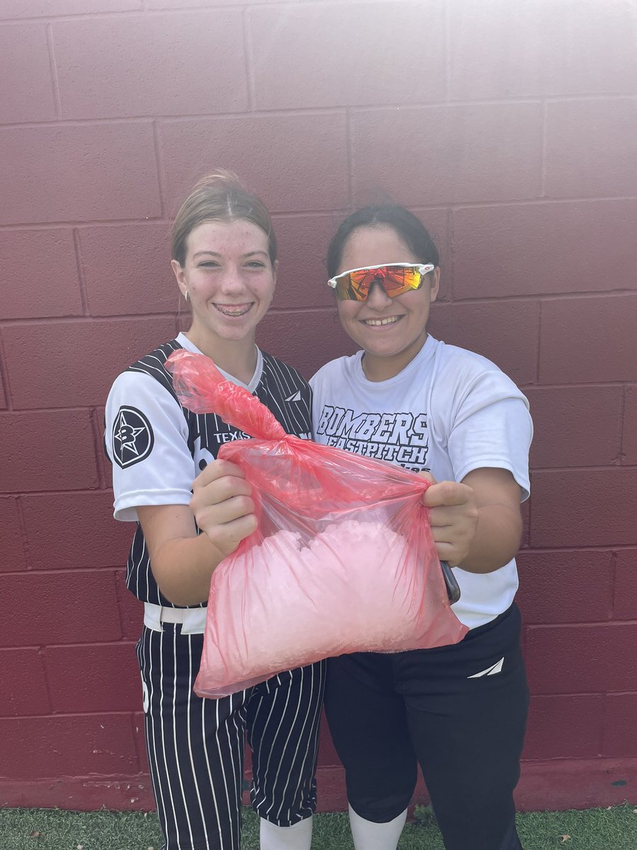 ZowieG11's tweet photo. @UIWSoftball  pitching camp today. I enjoyed the camp and the valuable feedback. Thank you @deanofsoftball5  @hunter_bunch10 @robynleightonn  for your time. Special thanks to @Madison_Garza05 for being my catcher today. @BombersCtxWard https://t.co/T6on7liuyd