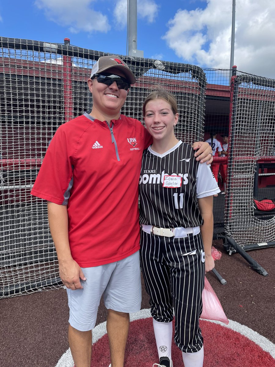 ZowieG11's tweet photo. @UIWSoftball  pitching camp today. I enjoyed the camp and the valuable feedback. Thank you @deanofsoftball5  @hunter_bunch10 @robynleightonn  for your time. Special thanks to @Madison_Garza05 for being my catcher today. @BombersCtxWard https://t.co/T6on7liuyd