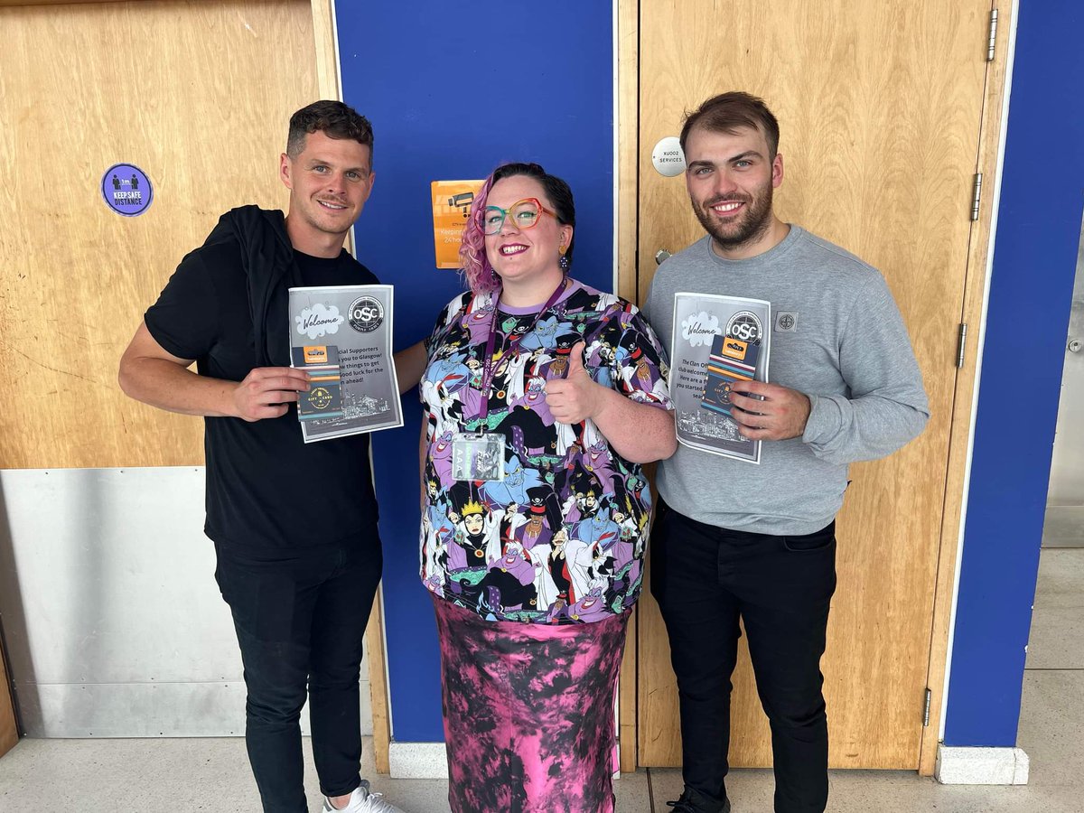 ClanOSC's tweet photo. We took the opportunity tonight to present @peaks71 and @JordanBuesa with their welcome gift cards. Lovely to have you back boys! Have a great season! #purplearmy https://t.co/T6tnsYDVOz