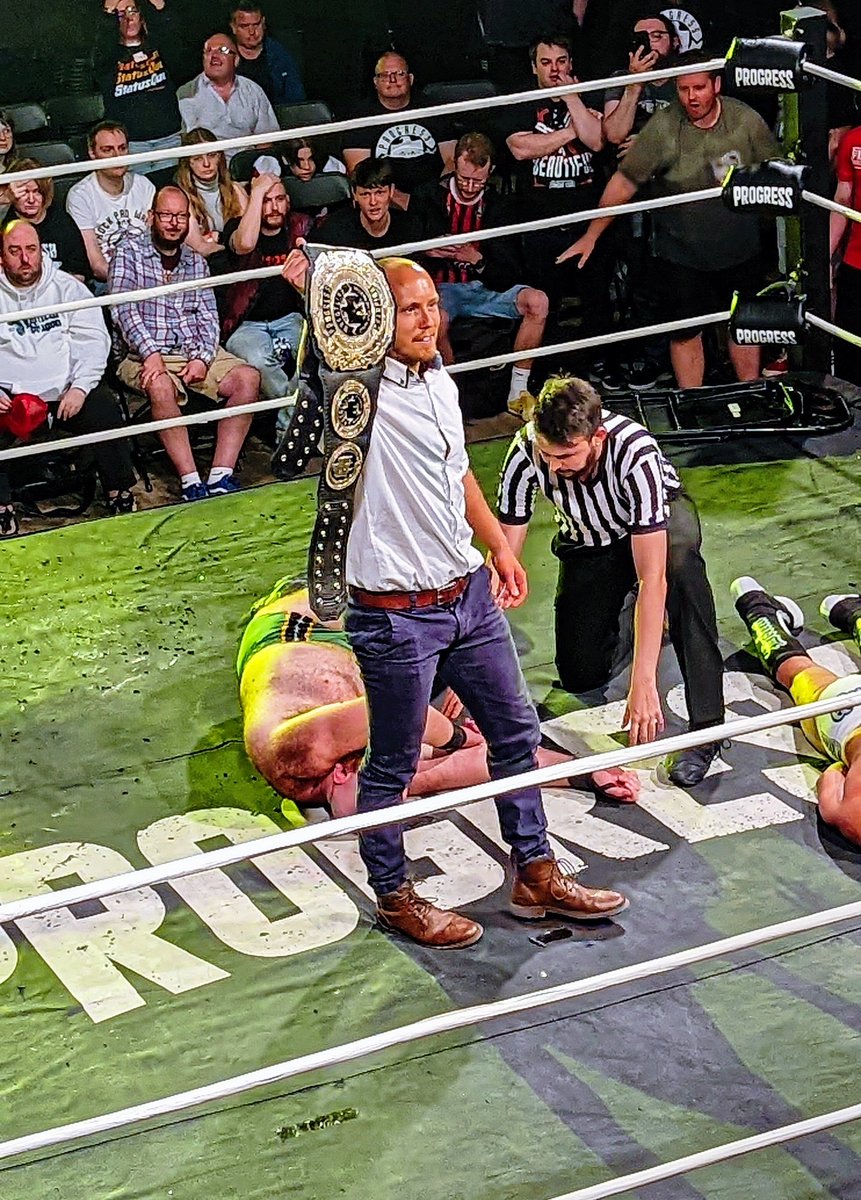 DomTheGooner1's tweet photo. What the fuck did we just witness 😲
#Chapter139 #WarriorsComeOutToPlay #ProgressWrestling #Wrestling https://t.co/zvLfznmKbT