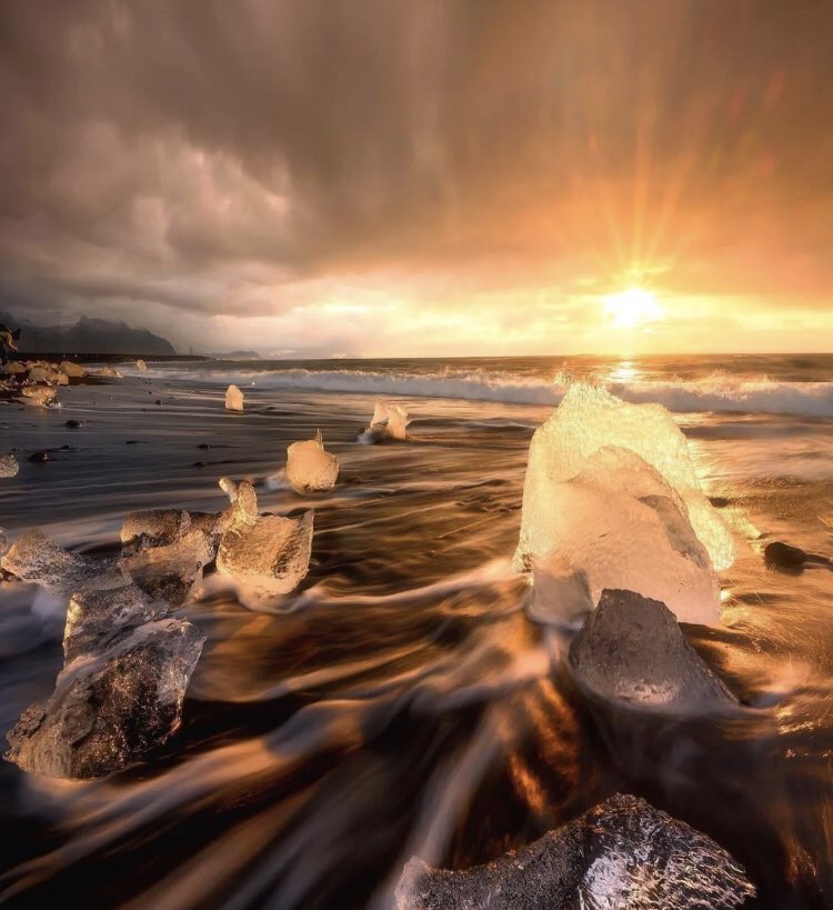 stephen_lowkey's tweet photo. Crystal-like ice https://t.co/AY0536JVLu