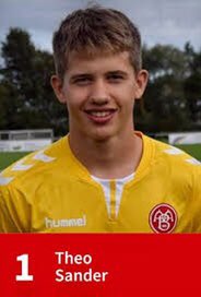 CB19761976's tweet image. Man kan sgu kun være fuld af respekt for en 17-årig debuterende målmand der starter med et drop efter 1.5 min i kampen og efterfølgende leverer en pragtpræstation mellem stængerne. 

Han skal eddermame nok blive til noget når han bliver voksen 😁

#sldk #rfcaab