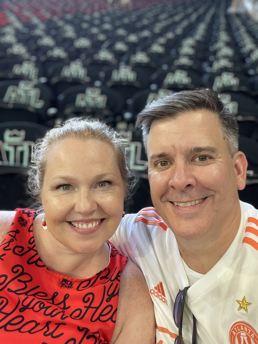 S_P_Cooper's tweet photo. Looking forward to some fantastic Sunday soccer from @atlutd. Shirts waiting for every single fan  in the stadium! #WeReady #UniteAndConquer #CFASeatUpgrade https://t.co/TU9m9OdeKJ