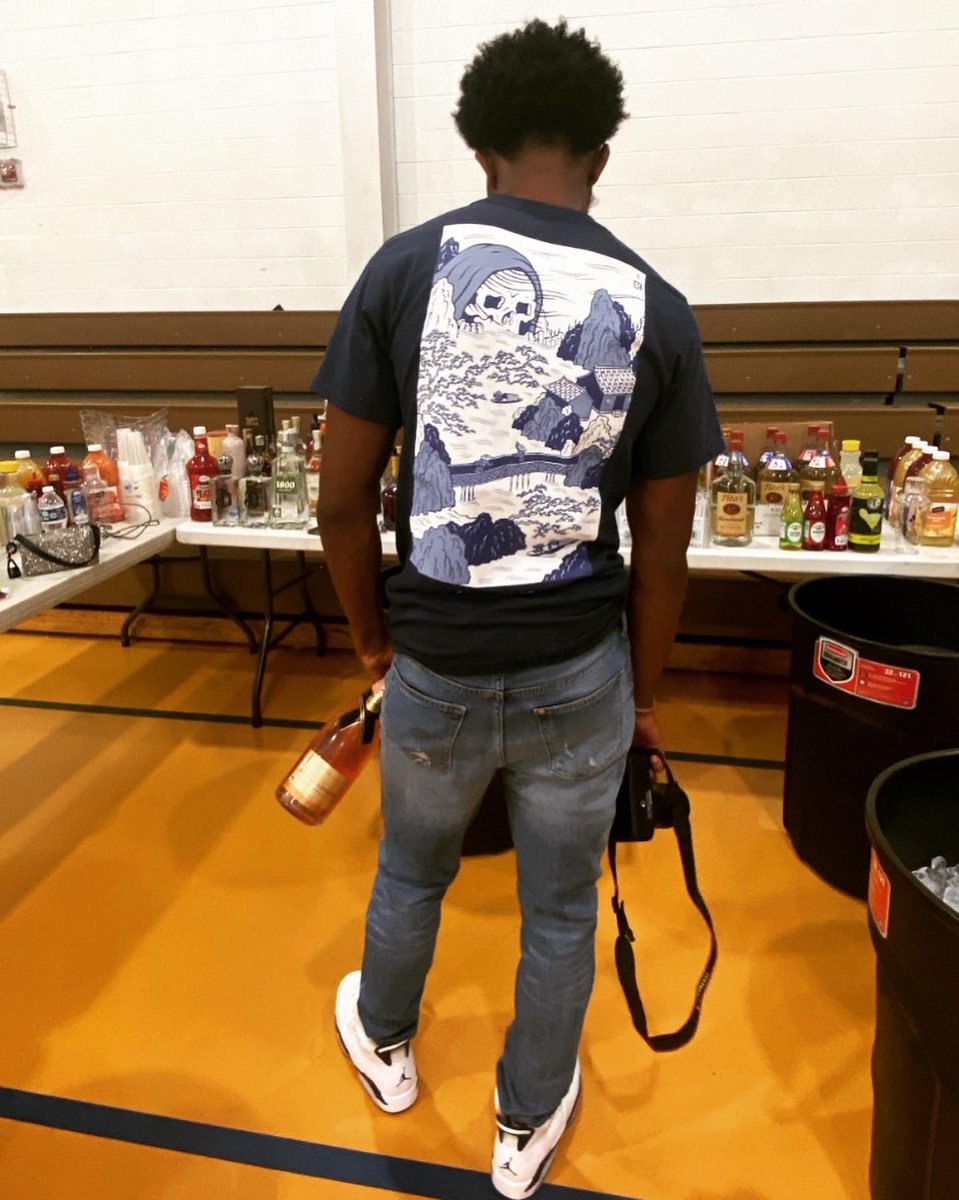 CedyWitDaMac's tweet photo. All The Hoes They Love A Thug They Say We Live A Trenches Life.. https://t.co/Oz6nqJnsTh