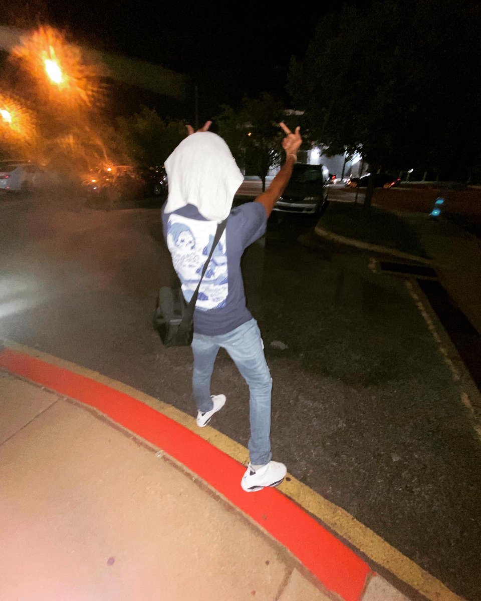 CedyWitDaMac's tweet photo. All The Hoes They Love A Thug They Say We Live A Trenches Life.. https://t.co/Oz6nqJnsTh