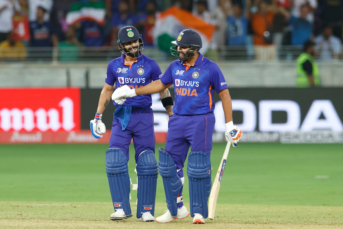 Vector_45R's tweet photo. Few Cool Pictures of Today's match 
#INDvsPAK 
Well Done India 🔥
Good Night ❤️😪  #RohitSharma𓃵 https://t.co/iS2L2sZlMG