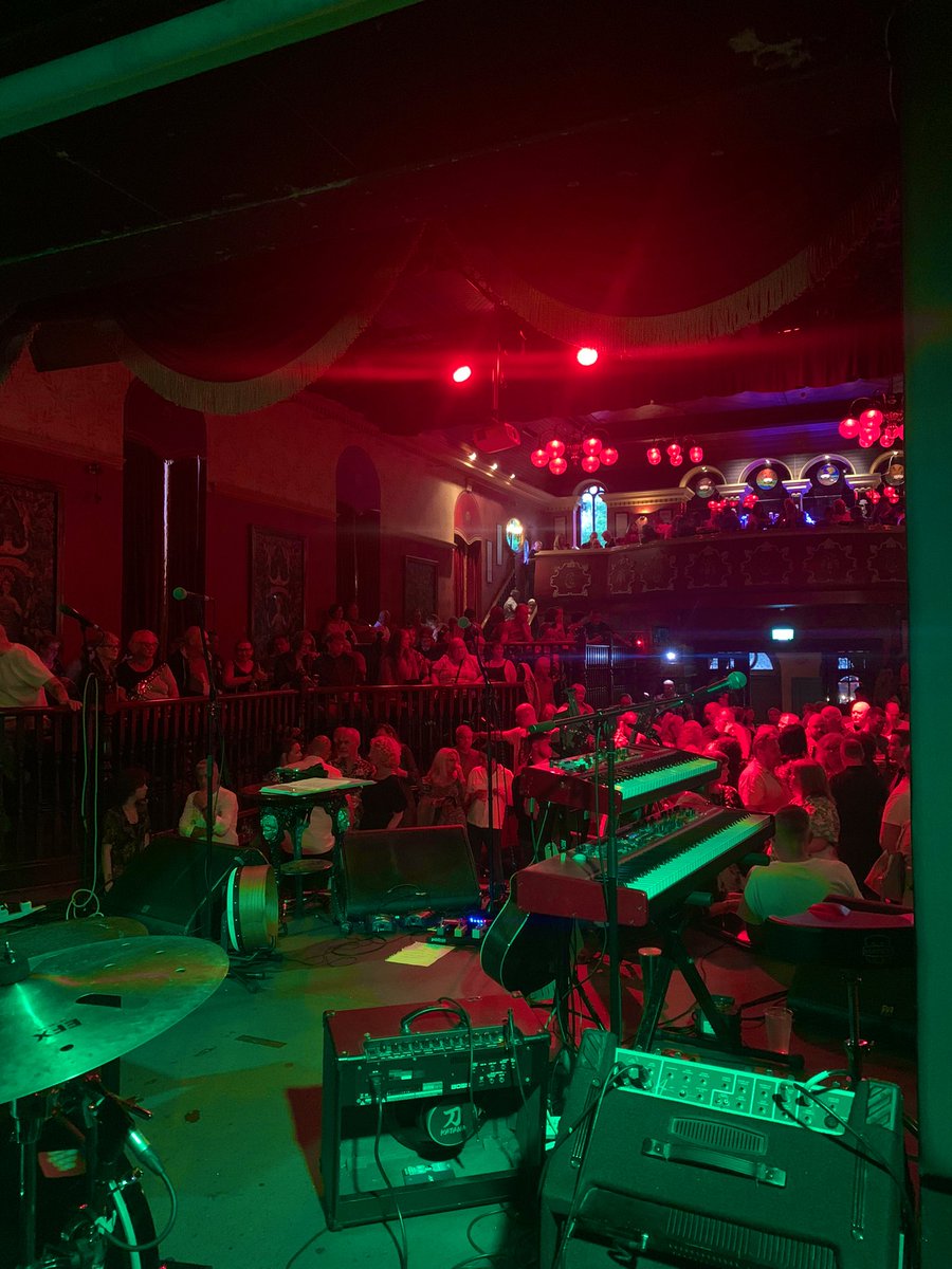 Full house <a href="/belfastEmpire/">Belfast Empire</a>