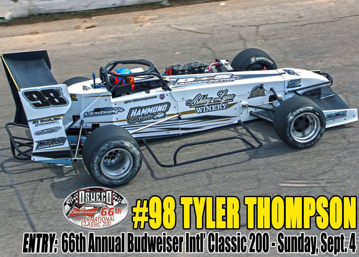 OswegoSpeedway's tweet photo. 𝟲𝟲𝗧𝗛 𝗔𝗡𝗡𝗨𝗔𝗟 𝗕𝗨𝗗𝗪𝗘𝗜𝗦𝗘𝗥 𝗜𝗡𝗧L' 𝗖𝗟𝗔𝗦𝗦𝗜𝗖 𝟮𝟬𝟬 𝗦𝗨𝗣𝗘𝗥𝗠𝗢𝗗𝗜𝗙𝗜𝗘𝗗 𝗘𝗡𝗧𝗥𝗬:

(#98T) Tyler Thompson - Fulton, NY
Car Owner - Jason Simmons
Chassis - Hawk
2019 Classic Champion
Youngest Classic Winner

#SteelPalace | #Supermodifieds https://t.co/oXeJC12MqB