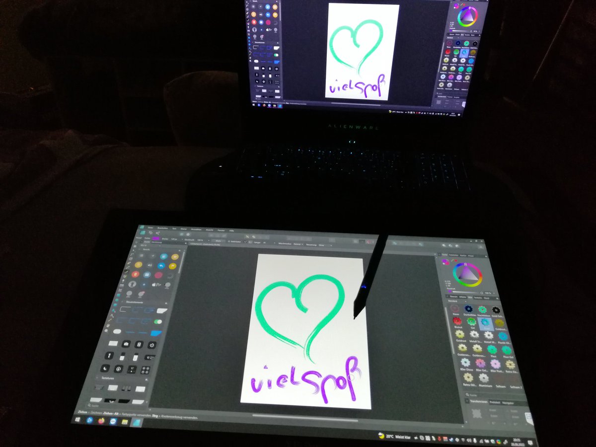 PinkroseNadine's tweet photo. Ich verkaufe mein XP-pen artist 22e da ich es nie benutze so gut wie neu 2 stifte,  Handschuh,  alle Kabel ect dabei.  Bei Interesse pn.  Vh 400 Euro @theddybaer  @PewyTwitch @BenteliciousArt @AnoreyArt @ArtworkLoox https://t.co/JagWF8wi6P