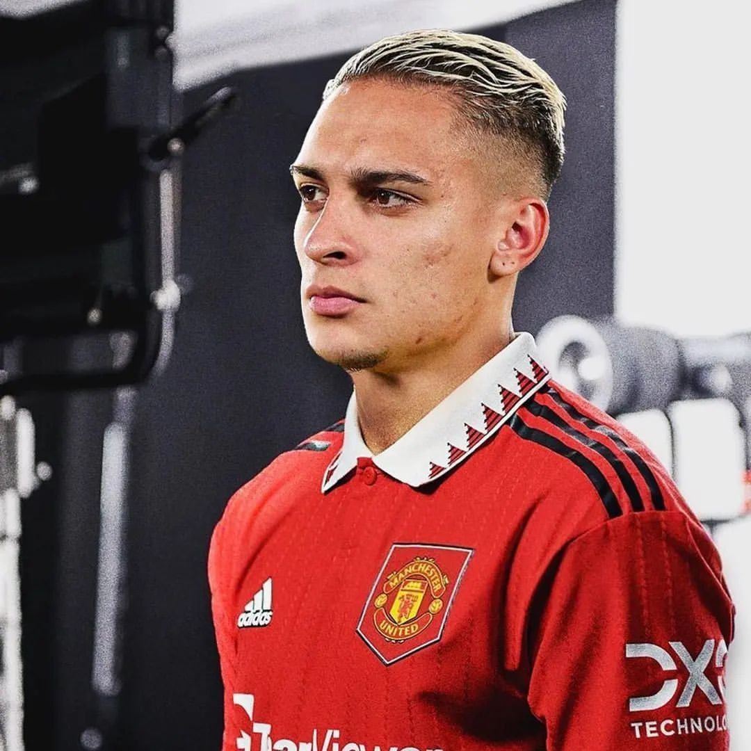 JLengala's tweet photo. Made in Brazil and forged in  Amsterdam for Manchester🔥🔥🔥
Finally A Red 🔥🔴 Contract Signed 🖊 Dream Come True ❤️ 
#MUFC ❤️ https://t.co/Ka6G786YvS