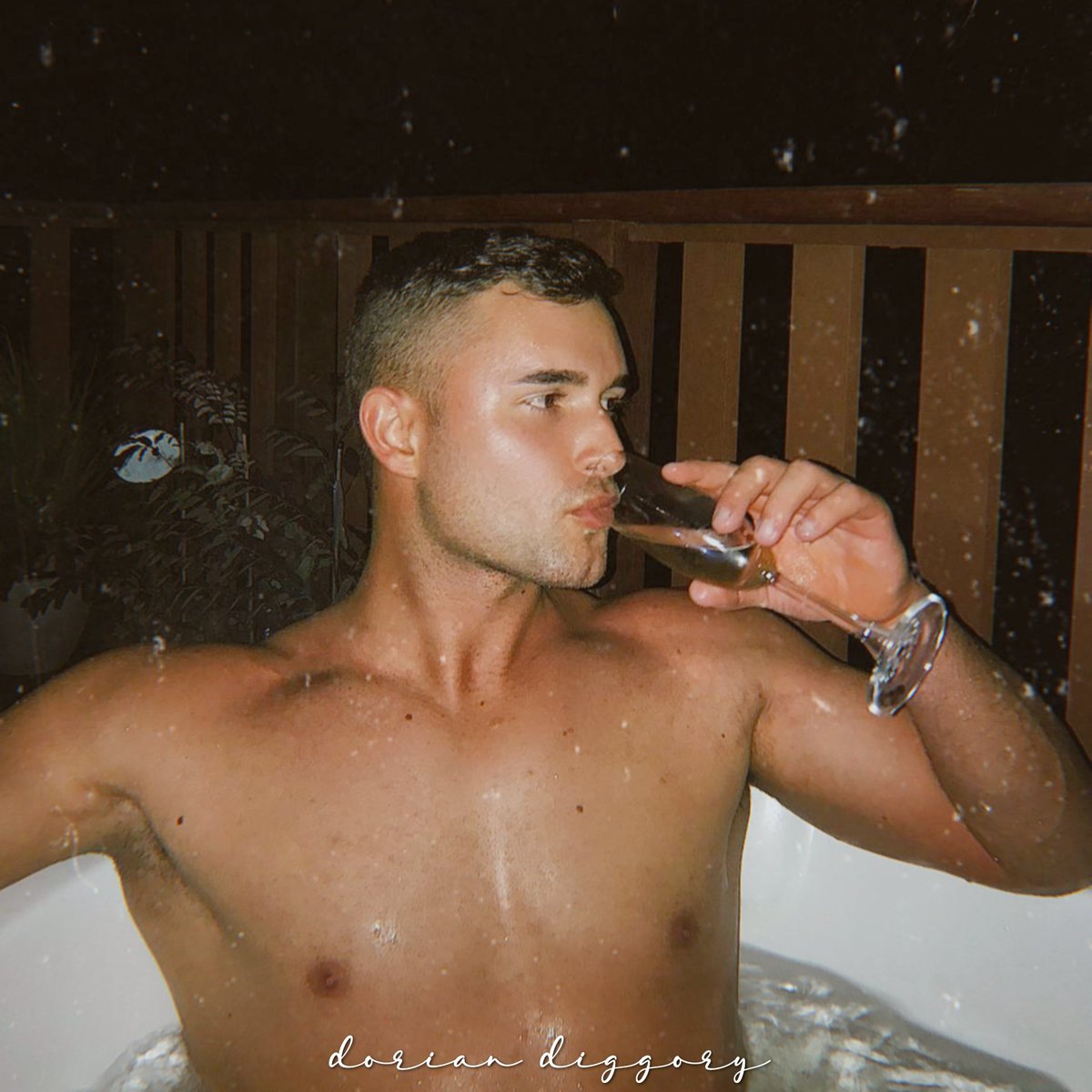 dorianrwl's tweet photo. all I do is drink champagne all day, all day, all day and I dance around my room naked, ah yeah, naked, skinny dippin' in the pool with me, with me, with me, take a day out from your life all day, one day, today.
#POOLPARTYMFS https://t.co/IXlIULsE9t