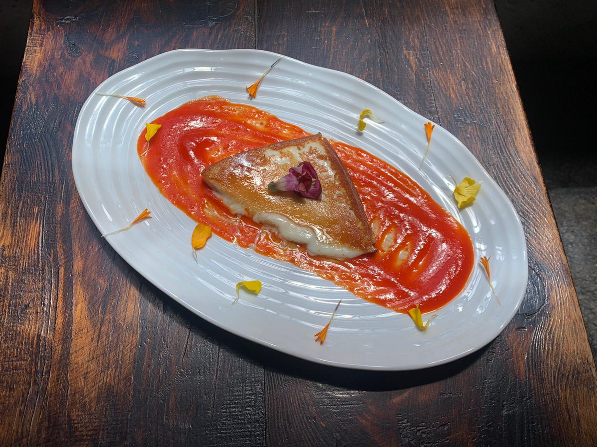 CineMasFood's tweet photo. El menú #cinemasfood de Casa Montesdeoca no te dejará indiferente 😋 #cinemasfood2022 #ViveVegueta #ICDC https://t.co/MsVAb539FE