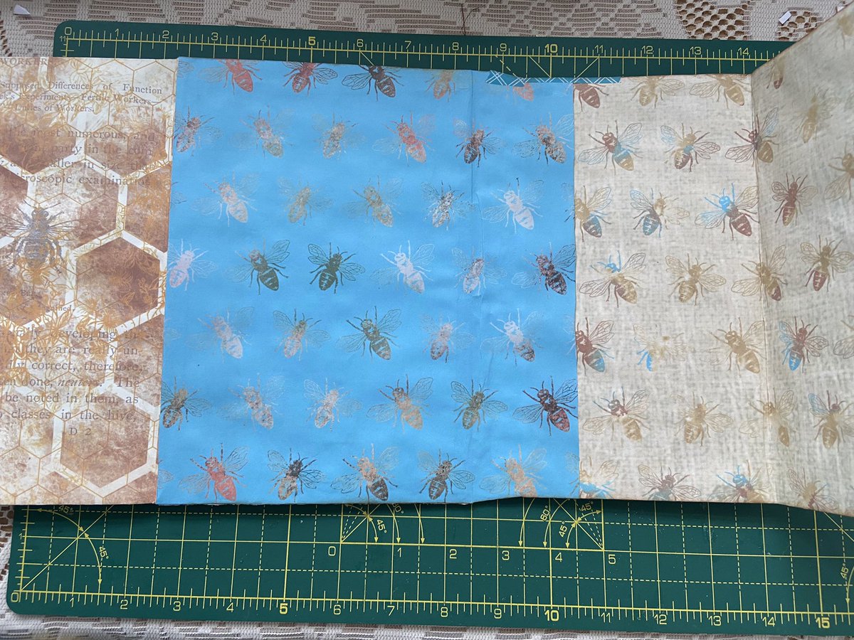 junkjournalgeek's tweet image. Another day working on the Flippy Flappy Envelope Journal! 🐝

#junkjournalgeek #junkmailenvelopes