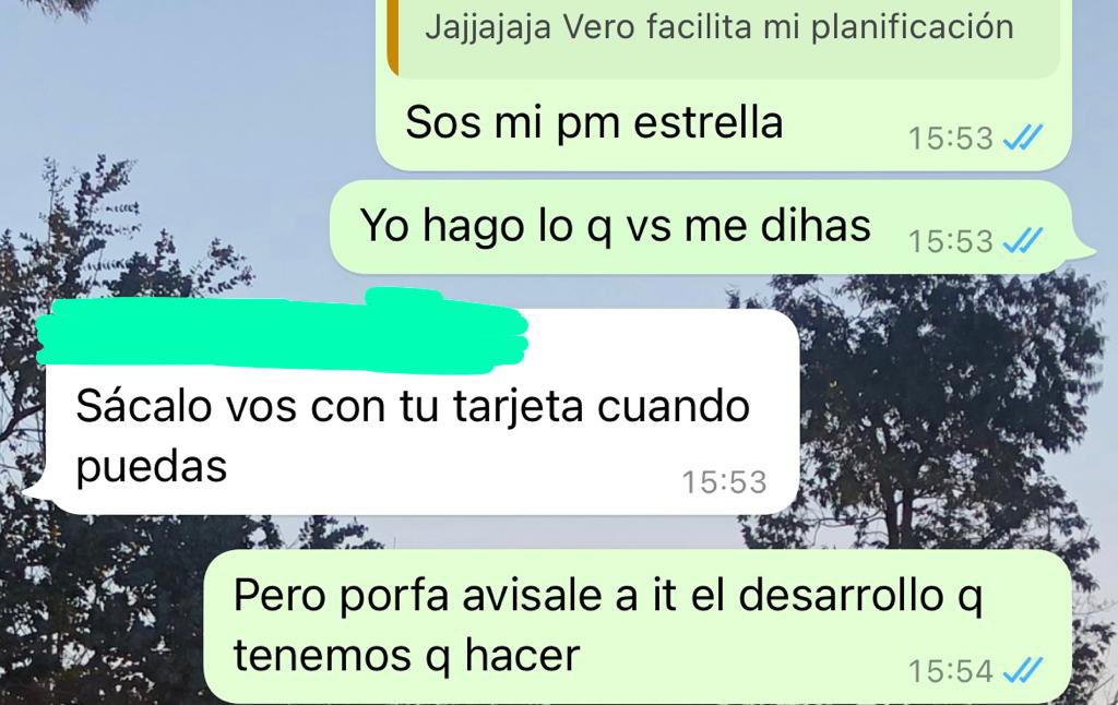 veroacu's tweet photo. Cuando tu amiga es tu PM preferida y queres trabajar con ella pero tenes que conformarte con comprar online https://t.co/kYEj4uU65H