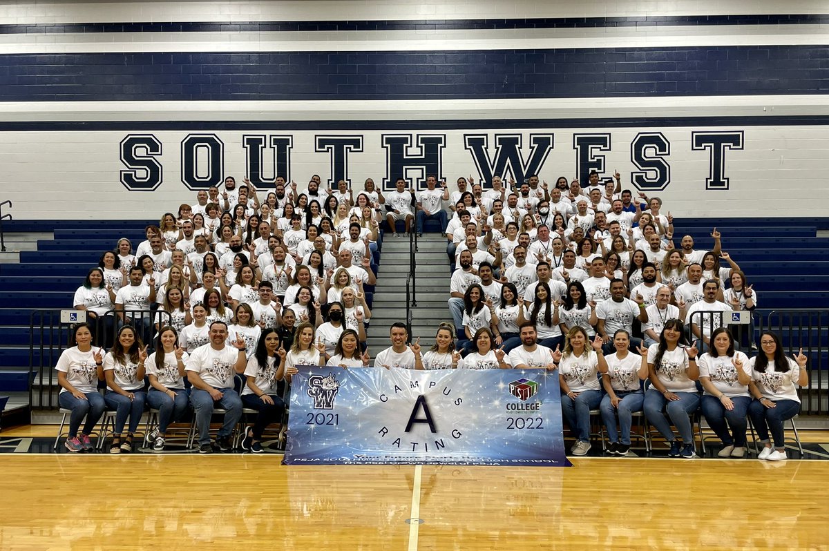 A PSJA Southwest ECHS thank you to our new principal Dr. Montelongo for making it a great start to a new school year. Welcome to our Javelina family! #PSJASWProud #PSJAProud #psjaisd