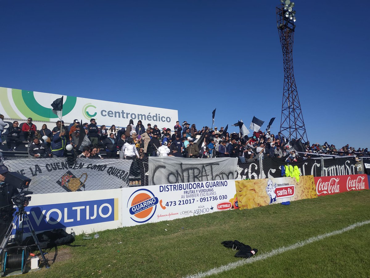 OFIUruguay's tweet photo. #CopaClubes 🏆 | 🏅 #DivB | Seguí la FINAL – IDA entre UNIVERSITARIO - SALTO 🆚 @CACentral_OFI

📺 @tenfieldoficial
📻 @radio41sj https://t.co/YHOwLdCIV9