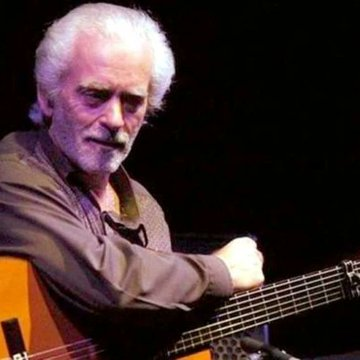 Dos enormes artistas han elegido el mismo día para dejarnos, aunque siempre nos acompañarán sus obras llenas de virtuosismo e inteligencia, no podemos evitar sentirnos algo más huérfanos. Convencidos de que ya nos contemplan desde el cielo. DEP