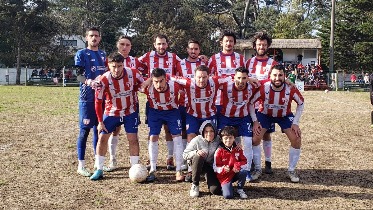 clubsancarlos's tweet photo. Alineación inicial:
1- Mariezcurrena
22- Madruga
13- Amoroso
3- Ramos
20- De León
14- Noguez
10- Rivero
30- Telleri
7- Bernales
9- Miraglia
18- Santos https://t.co/82mPw5fW2n