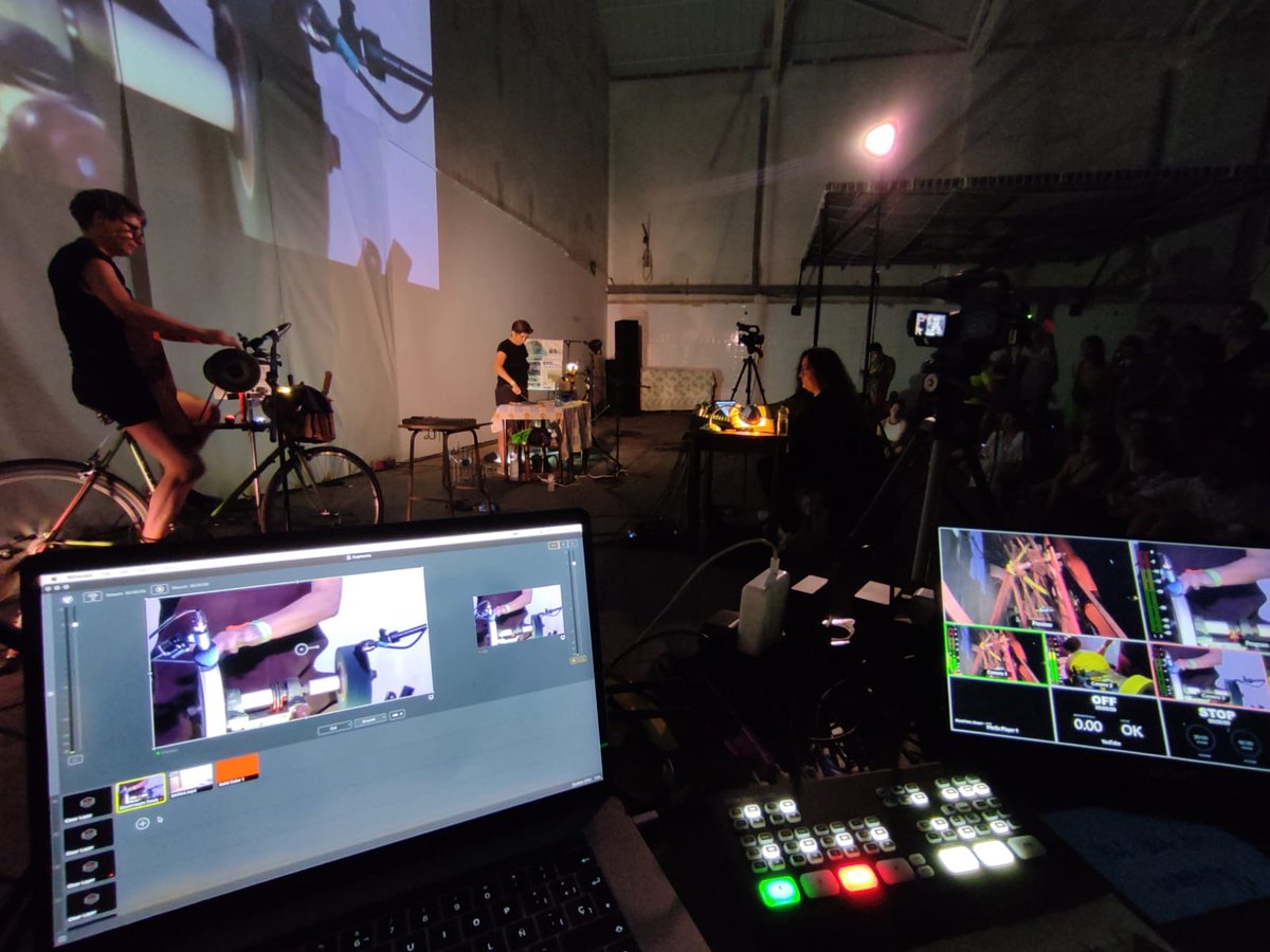 EliGras's tweet photo. Ja hem tornat de l'Eufònic Festival. Moltes gràcies Vicent, David, Pau, Martí, Toni, Sanna i tants altres amics que han fet possible la nostra intervenció i benestar! El festival és fantàstic i les Esmolets (@LaMueblesZ , @lulathomas , @marmorey  i jo) https://t.co/U0GZJ5Futy