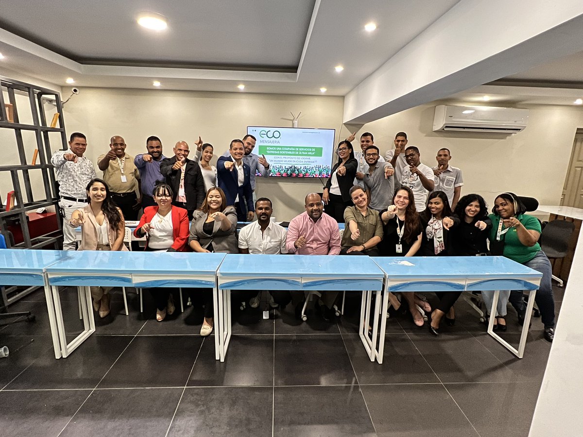 Parte del equipo que hace de la Logística Sostenible una realidad, pioneros en Delivery Sostenible de Última Milla! 

Part of the team that makes sustainable logistics a reality, pioneers of Sustainable Last Mile Delivery! #EcoMensajeria
A better world in every delivery 📦🍃