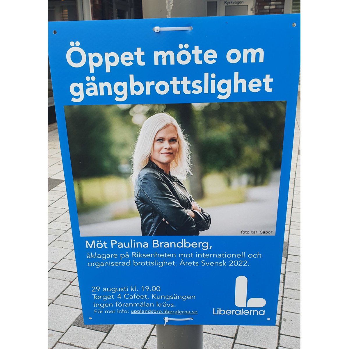 Pau_Brandberg's tweet photo. Imorgon kör vi ny vecka med flera rättspolitiska evenemang! Kom gärna och prata rättspolitik med mig!
Måndag: Upplands Bro
Tisdag: Sundbyberg
Onsdag: @Stockholms_univ och Mörby centrum

Dessutom: partidebatt om gängkriminalitet lördag 3/8 Hammarby Sjöstad 
https://t.co/KJ6AGmyhSh https://t.co/J89Y3fkgZO