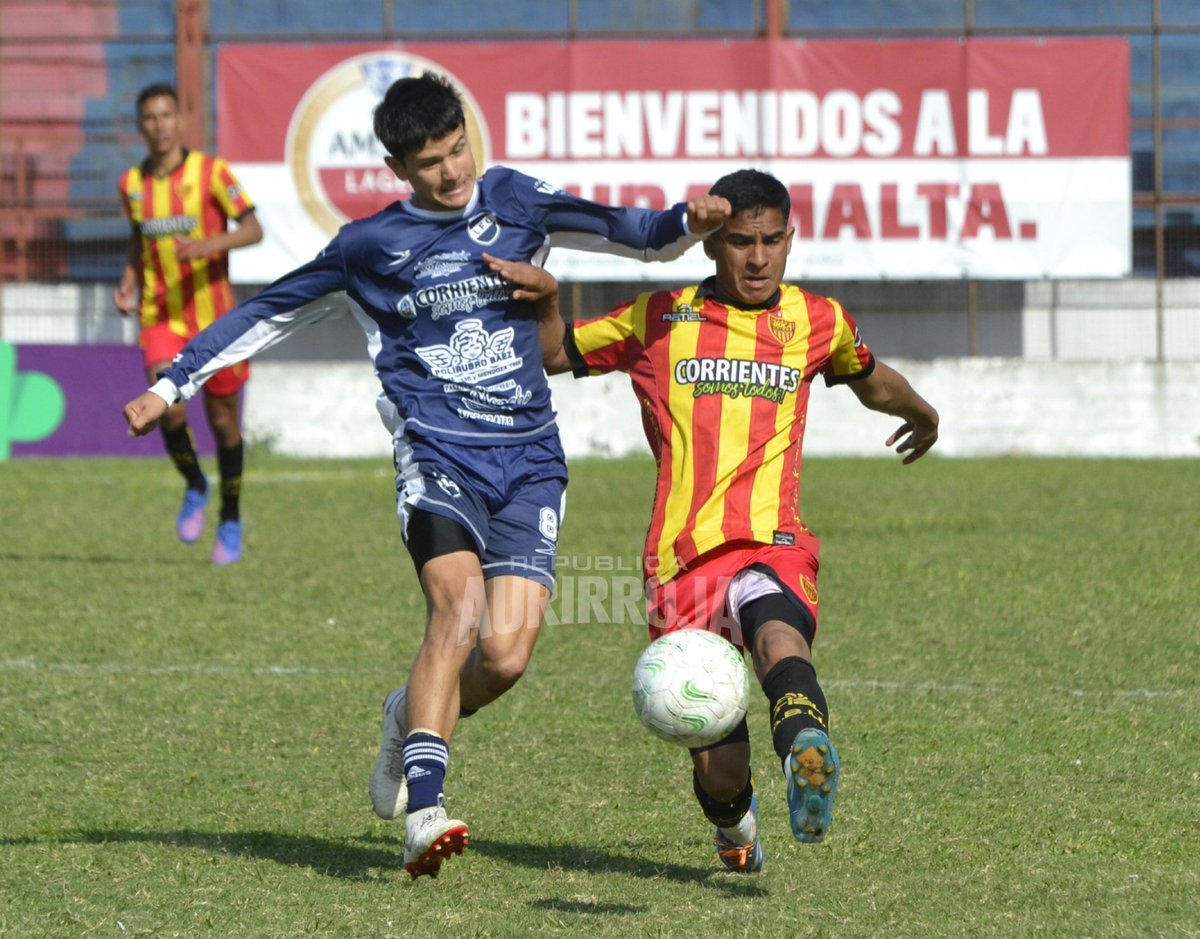 BocaUnidosRA's tweet photo. #LigaCorrentina⚽️ |1° Div. Masculina - Semifinales Vuelta| ¡Entretiempo!

#Lipton 0 (1)
#BocaUnidos 0 (0)

#VamosLosPibes❤💛 https://t.co/nqmwT56hj1