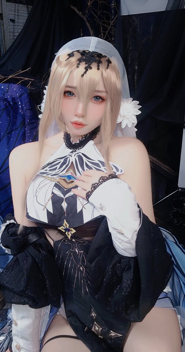 来吧，请伸出手…

#崩坏3 #阿波尼亚 https://t.co/VnQMBuzL4a