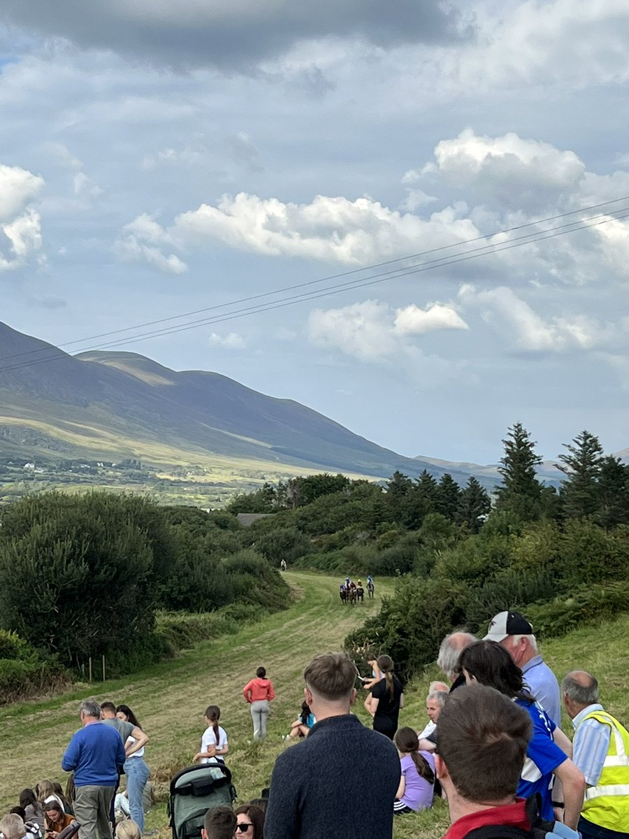 EileenGarvey18's tweet photo. Super day at the Cahersiveen Races. Great to have the crowd back after a 2 year absence. Lovely to see @HenrydeBromhead there supporting his son Jack as he took home the Open. Who knows maybe he’ll go on to greater things like #RachelBlackmore (who rode here back in the day)😉🐎 https://t.co/VEVYHrIg7q
