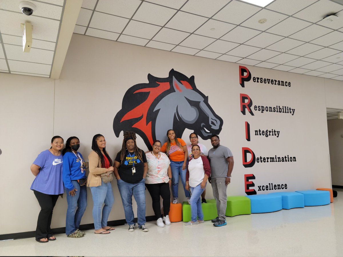 DrKAuguste's tweet photo. Check out the hardest working group of people in Aldine. They came out on Saturday to ensure our scholars received their devices. #SELightsCameraLearn #ChangetheNarrative #SpencePRIDE https://t.co/eyR6MNbmzG
