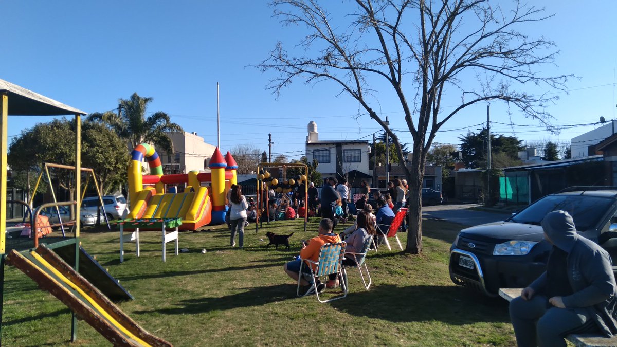 juanmasilvadep's tweet photo. Festejo del día del niño en #adsl #Altosdesanlorenzo

#frentetodos

#diadelniño
#LaPlata
@juanmasilvadep
@PoliAdsl
@san_martorelli
@hermangustavook 
@plambertini https://t.co/6jlmPADdqX