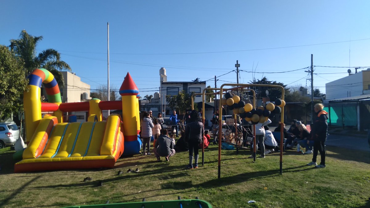 juanmasilvadep's tweet photo. Festejo del día del niño en #adsl #Altosdesanlorenzo

#frentetodos

#diadelniño
#LaPlata
@juanmasilvadep
@PoliAdsl
@san_martorelli
@hermangustavook 
@plambertini https://t.co/6jlmPADdqX