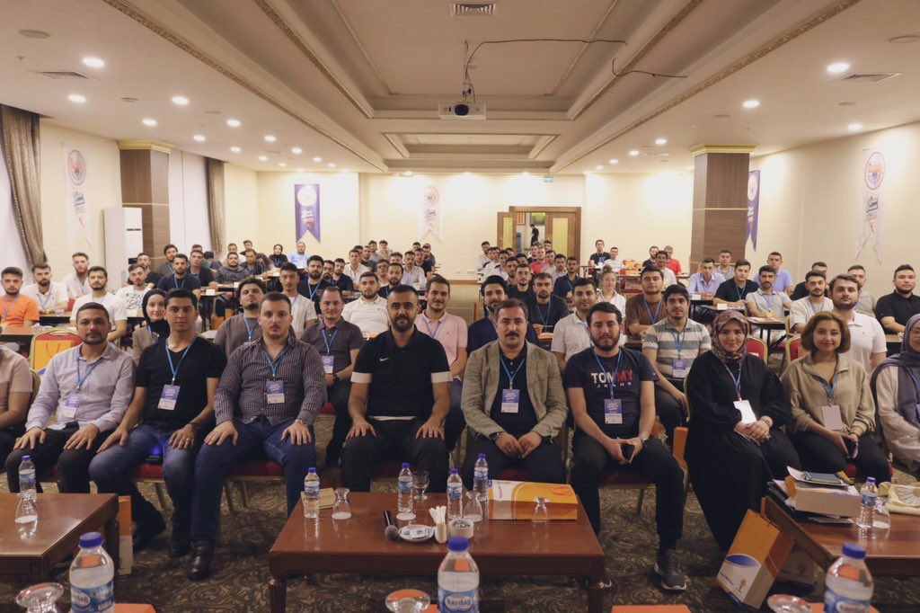 uniakigdir's tweet photo. ÜniAk gümbür gümbür ☺️👍🏻

#2022ÜniAKGençlikKampı 🚀 https://t.co/7cIARDLjUF
