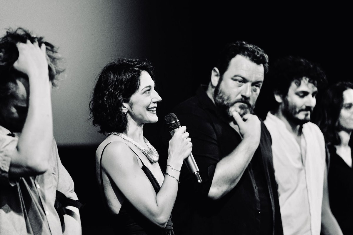 guillaumusson's tweet image. Le @FFAngouleme est terminé ! Un accueil inoubliable, des salles combles, une projection en prison d’une intensité folle, une émotion de dingue. Je ne pouvais pas rêver mieux pour partager pour la première fois #LESSURVIVANTS !

Denis, Zar : je vous aime.