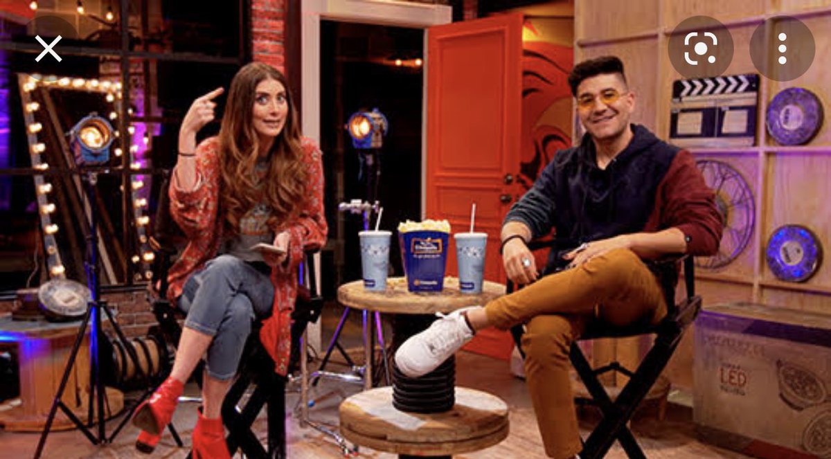 Superweyes's tweet photo. @daniellefclyde @hectortrejo Hey @cinepoils pueden decirle a este par de papanatas que no cuenten la trama completa de las películas? Si se puede eh? #cinepolis https://t.co/vsBjv0FLaK