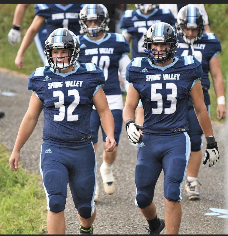 aksmatt29's tweet photo. These two have been at this for a while together!!🐺🏈💪🏻#seniorszn @shaneroberts53 @codyshy32 https://t.co/dPzb0ZciRR