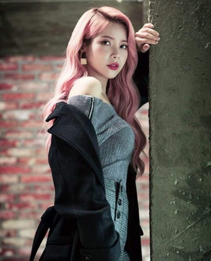 GirlGroupsThink's tweet photo. Mamamoo's Solar https://t.co/zYOvcjIX0V