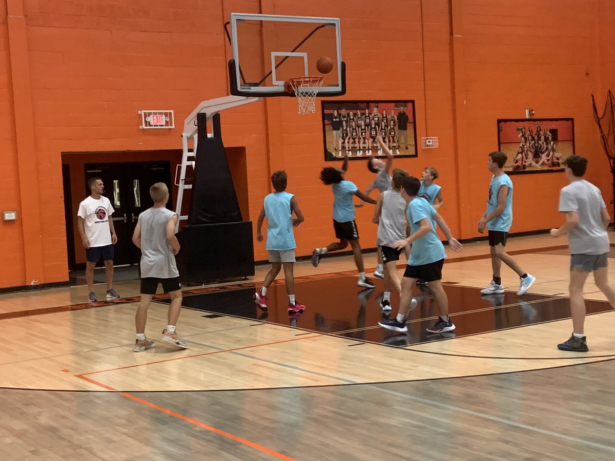 2022bk2sklhoops's tweet photo. Championship Sunday is in the books and with that the 2022 Back to School League comes to a close. Thanks to all of our family players and volunteers for making our 6th season a huge success! https://t.co/kzp9YKENNK
