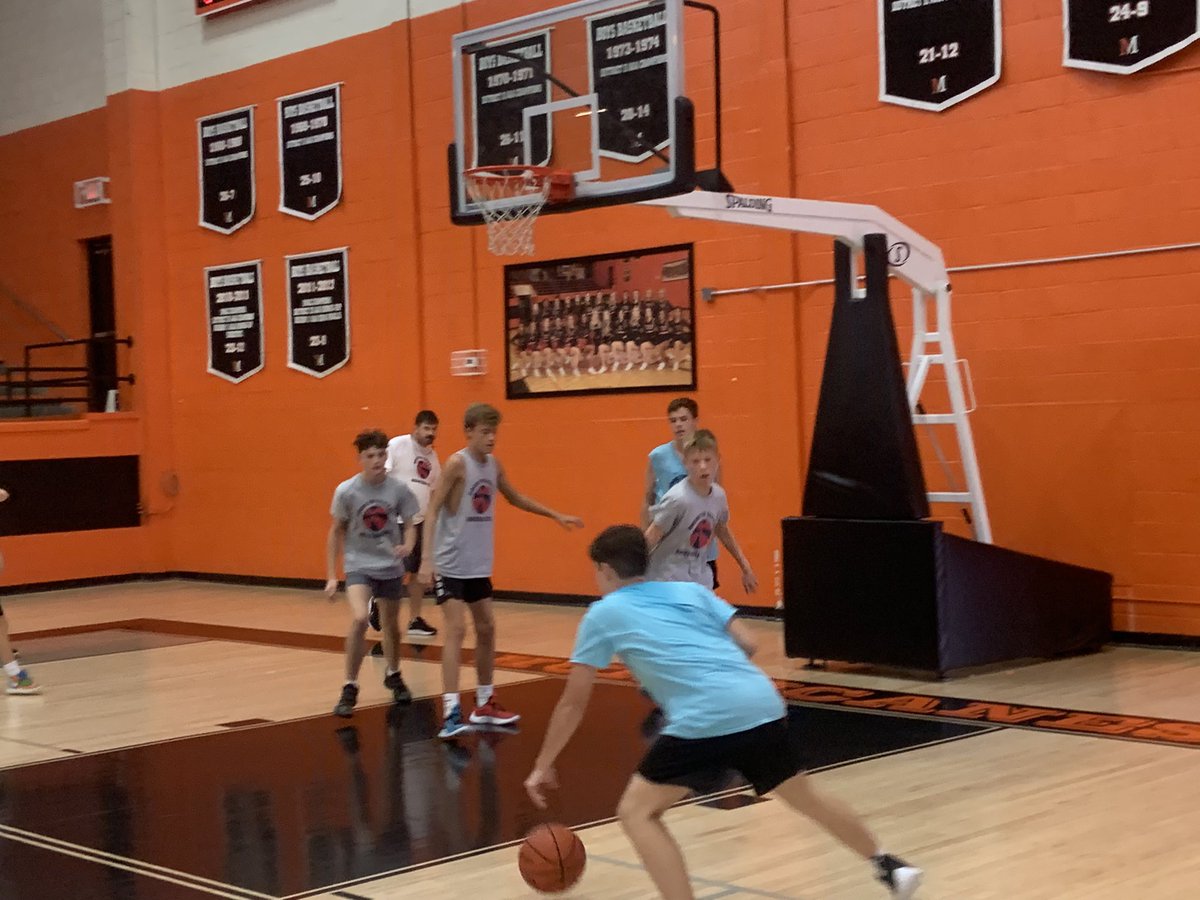 2022bk2sklhoops's tweet photo. Championship Sunday is in the books and with that the 2022 Back to School League comes to a close. Thanks to all of our family players and volunteers for making our 6th season a huge success! https://t.co/kzp9YKENNK
