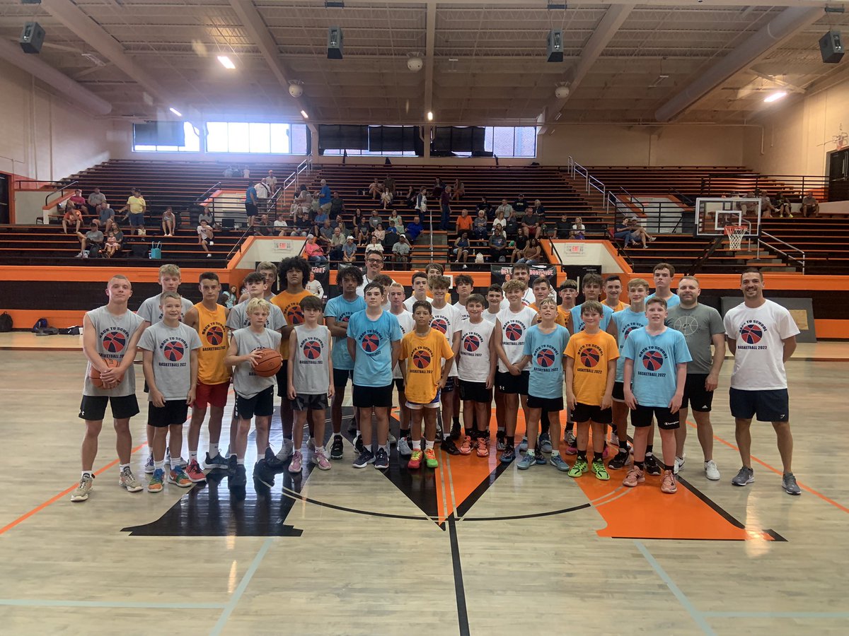 2022bk2sklhoops's tweet photo. Championship Sunday is in the books and with that the 2022 Back to School League comes to a close. Thanks to all of our family players and volunteers for making our 6th season a huge success! https://t.co/kzp9YKENNK