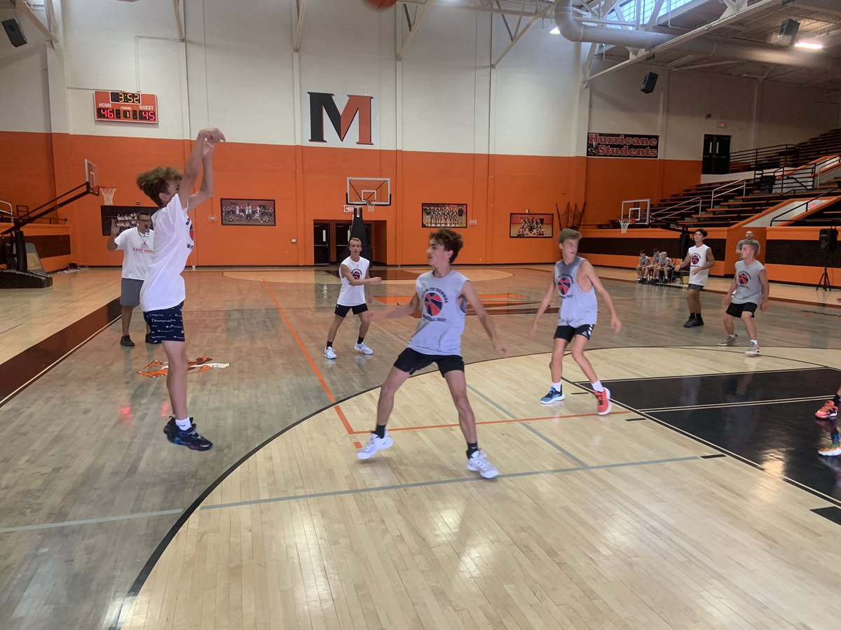 2022bk2sklhoops's tweet photo. Championship Sunday is in the books and with that the 2022 Back to School League comes to a close. Thanks to all of our family players and volunteers for making our 6th season a huge success! https://t.co/kzp9YKENNK
