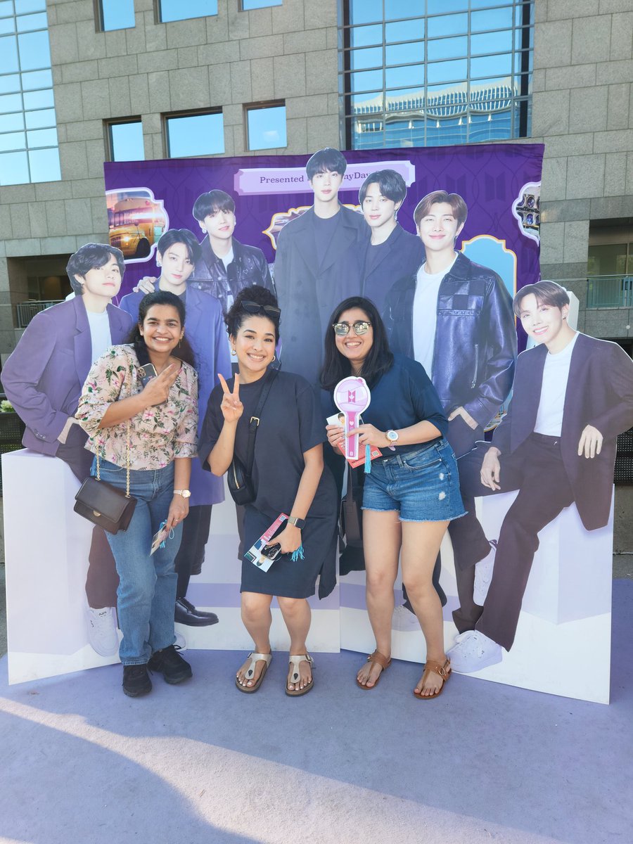 focuson_bangtan's tweet photo. @ArmyDay_TO #TorontoBoraClub #Tokofest #TKF22 https://t.co/BdKm2GkXyE