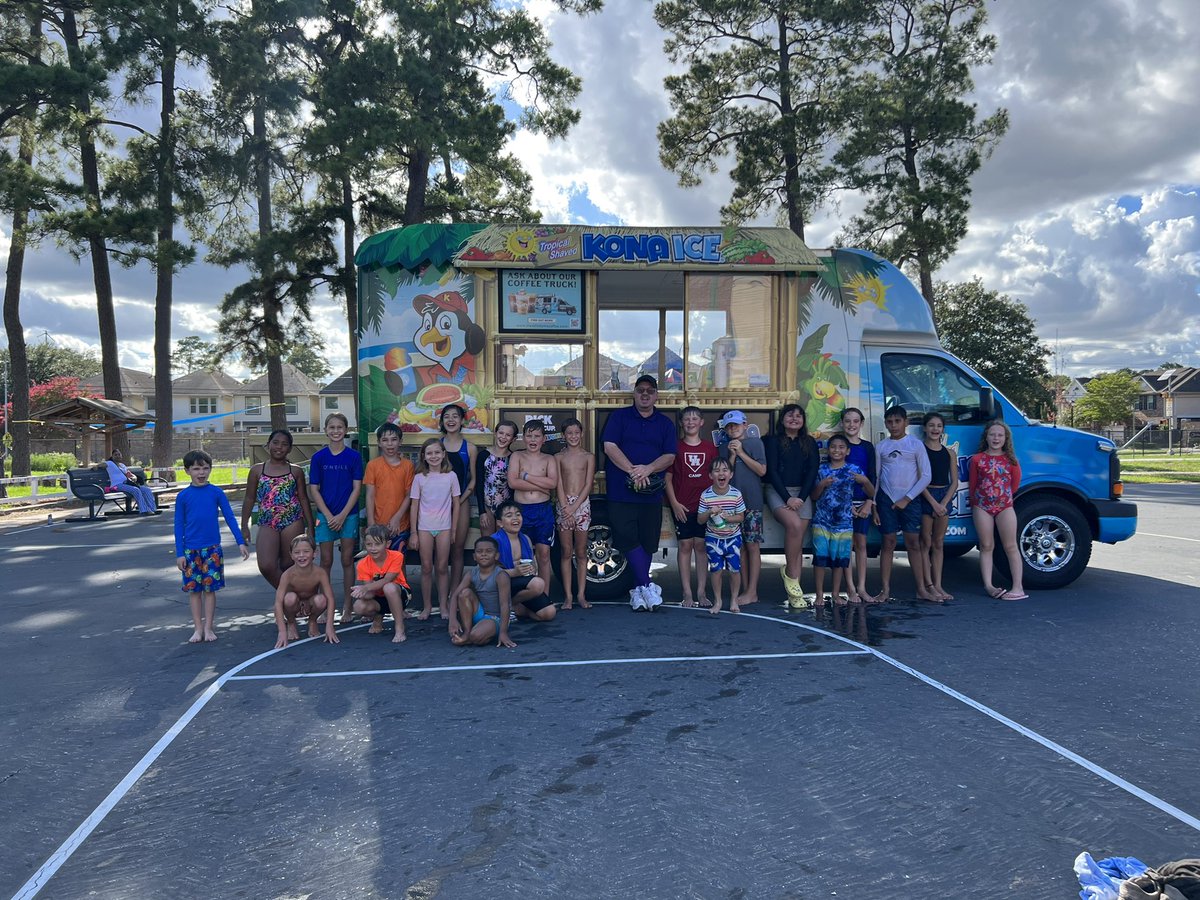 SinclairPTO's tweet photo. Thank you @konahouston for coming to our @SinclairPTO 5th grade social! https://t.co/baUTm0gcpy