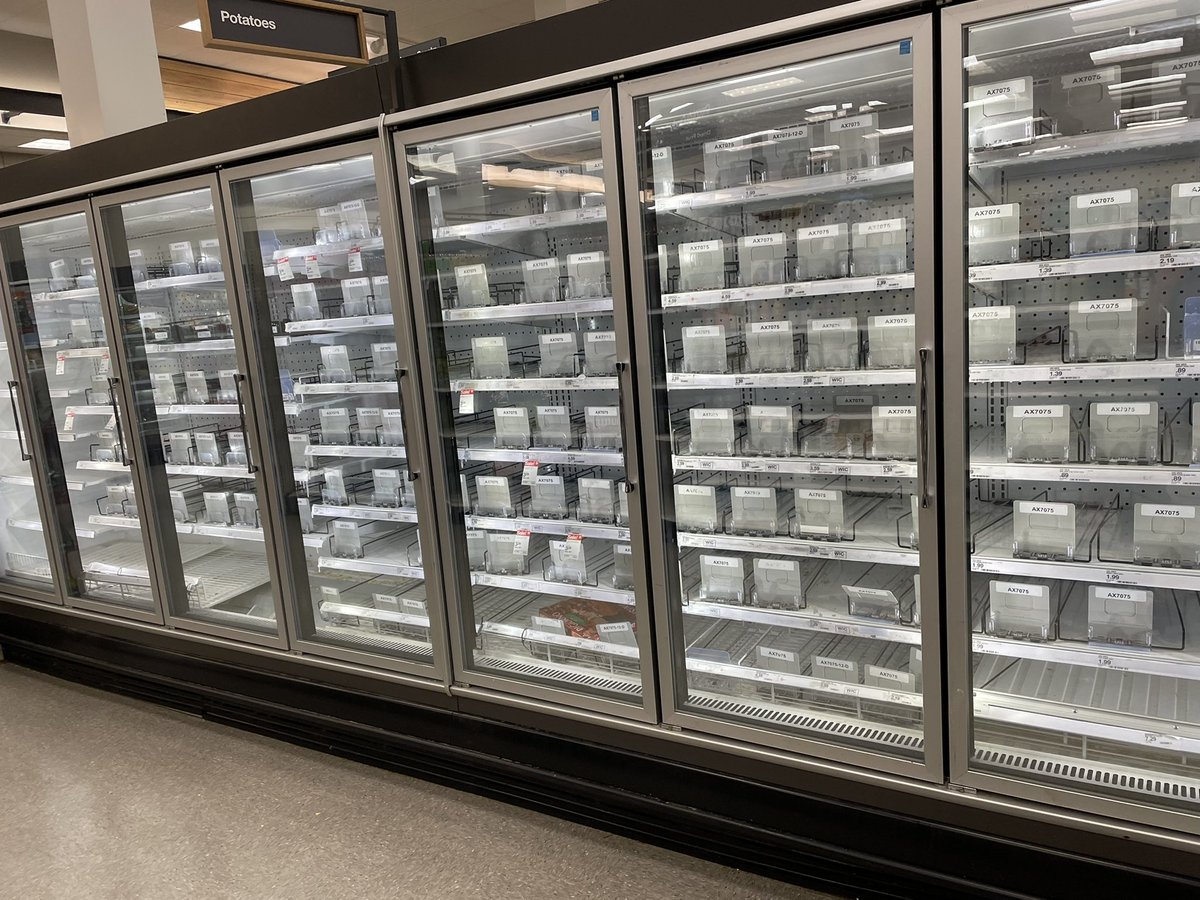 doctordisney's tweet photo. Couldnโt decide on what type of frozen veggies and potatoes to get at Super Target this afternoon. #superTarget #shopping #food #foodshortages https://t.co/PTUG2UwvHq