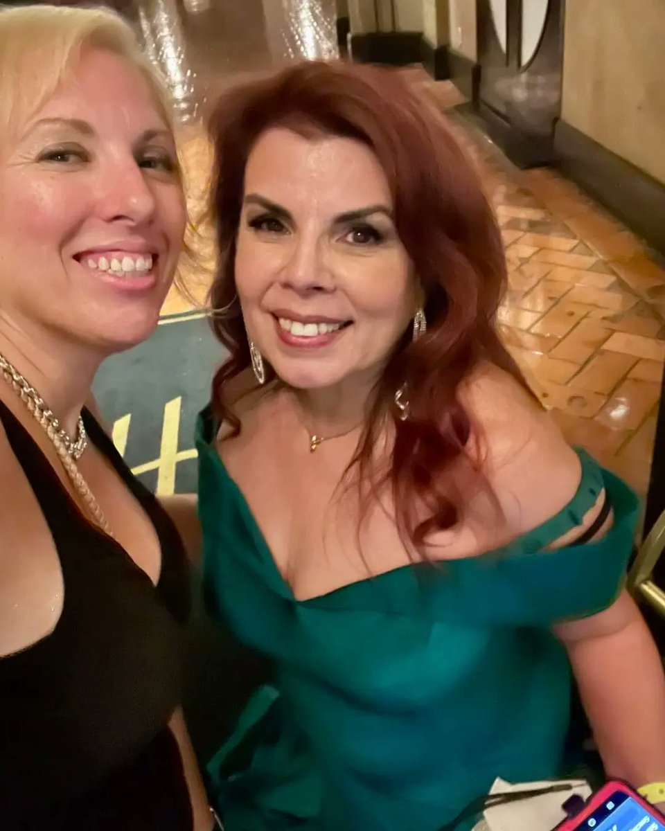 ThatClerksGirl's tweet photo. Big thank you to #JenniferWolfson for being at my side, making sure I had what I needed, took what I didn't. Many a time it was the shoes off of my feet.❤️#SilverScreenPR so grateful you were able to make it here to share in my special day.
#clerksiiipremiere #clerks3premiere https://t.co/4s2tV9T7oB
