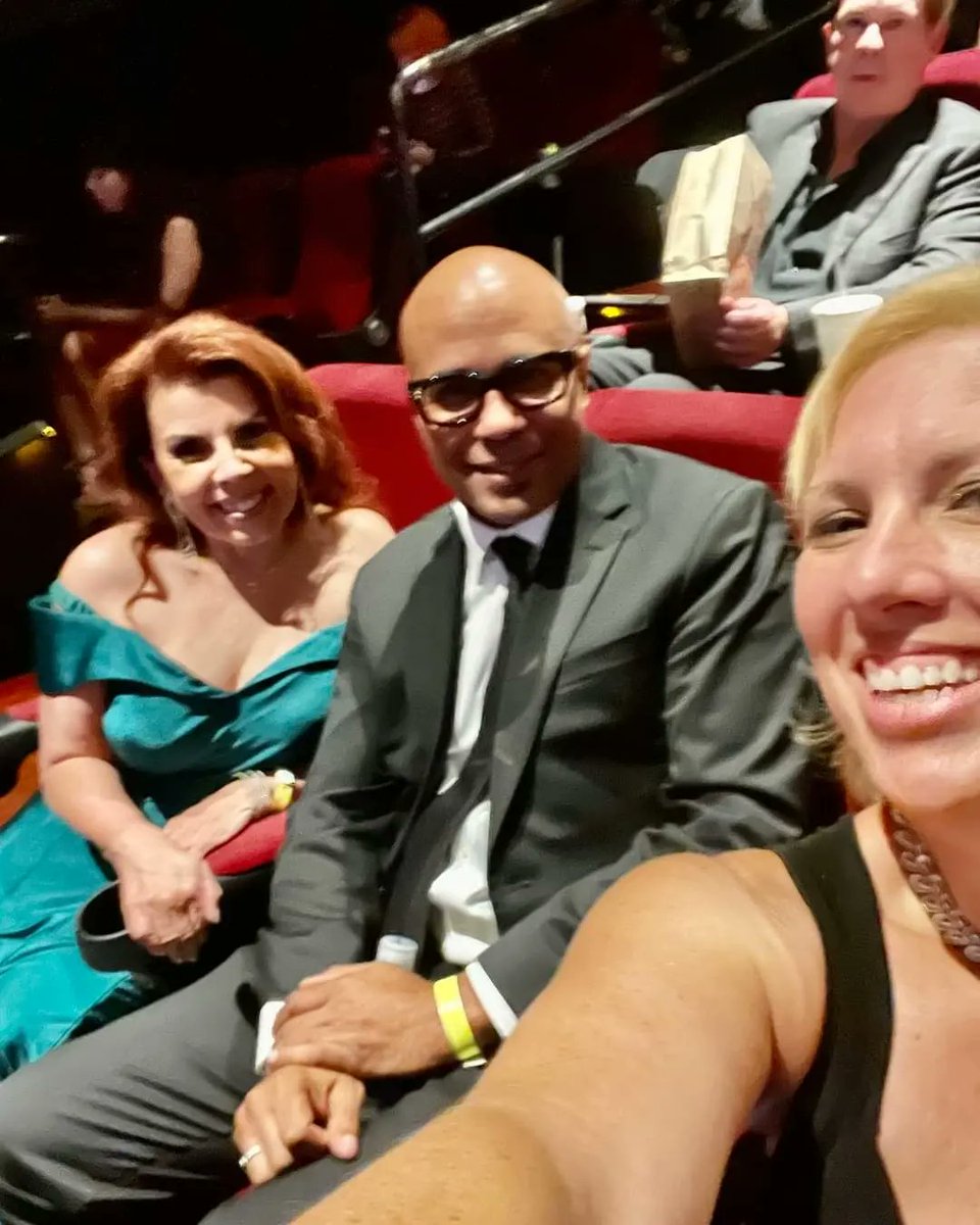 ThatClerksGirl's tweet photo. Big thank you to #JenniferWolfson for being at my side, making sure I had what I needed, took what I didn't. Many a time it was the shoes off of my feet.❤️#SilverScreenPR so grateful you were able to make it here to share in my special day.
#clerksiiipremiere #clerks3premiere https://t.co/4s2tV9T7oB