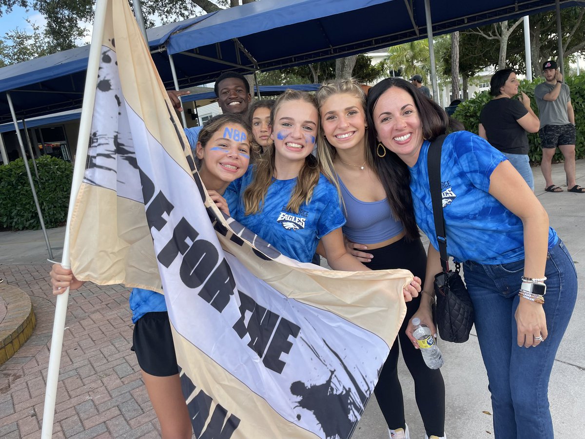 kate_lynch17's tweet photo. Fridays are for the freshman!! #stugov @nbstugov 💙💛 https://t.co/ZpGdN6BZsw