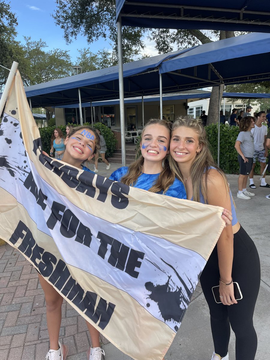 kate_lynch17's tweet photo. Fridays are for the freshman!! #stugov @nbstugov 💙💛 https://t.co/ZpGdN6BZsw