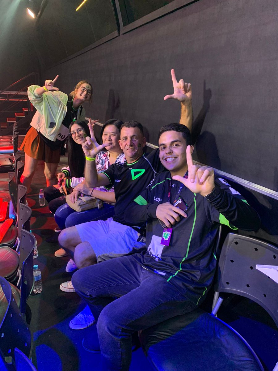 GabrielCarlosB4's tweet photo. Simplesmente um 3x0 QUE JOGAÇOOOOOO #GOLOUD #CBLOL #ibira @LOUDgg 

E a @loud_thaiga  representando na torcida DALLE LOUDDDDD https://t.co/DkWI2UOqSC